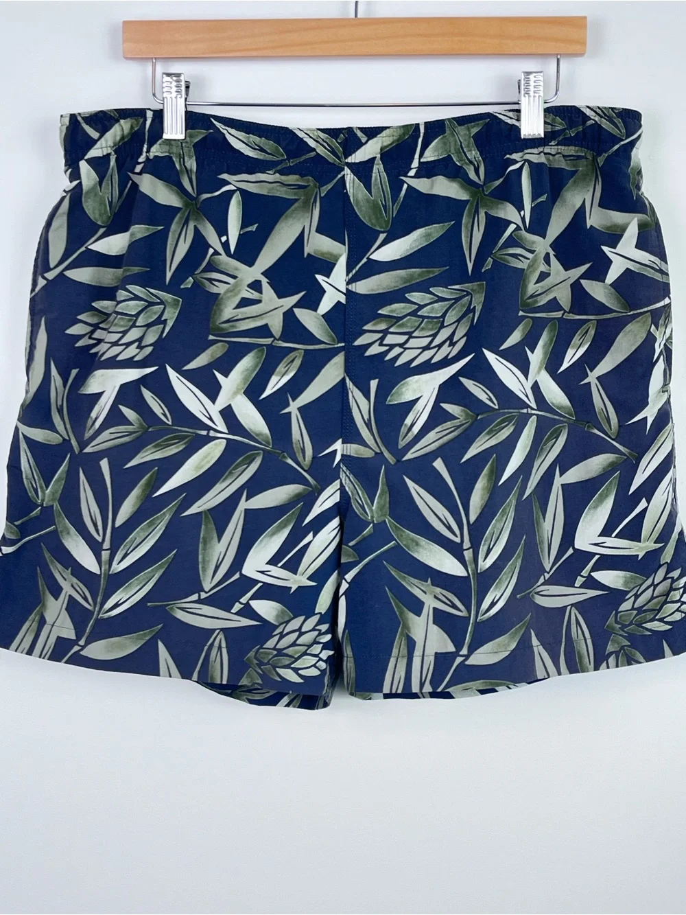 Tommy Bahama Men's Bungalow Brand Mesh Lined Floral Swim Trunks Size S; Beach